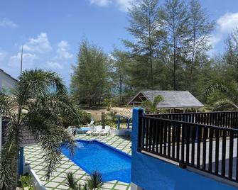 Villa Alaya Malai - Merang - Piscina