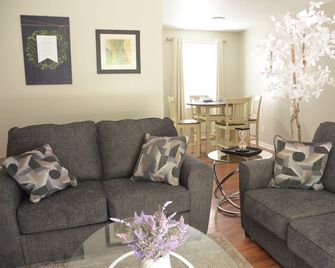 The Perfect Spot: 2-Bedroom Apt - Centrally located in fabulous Enterprise! - Enterprise - Obývací pokoj
