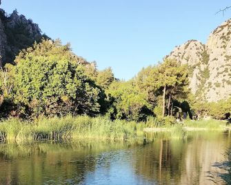 Zakkum pansiyon - Kumluca - Budova