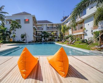 Giri Rose Boutique Hotel - Kuta - Bazén
