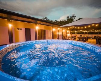 Tik by Bernalo Hotels - Medellín - Piscina