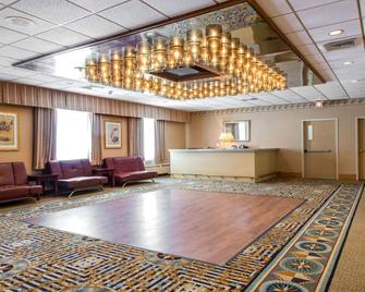 Bradley Inn - Windsor Locks - Lobby
