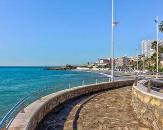 Apartamentos Solset Nerja - Nerja - Dining room