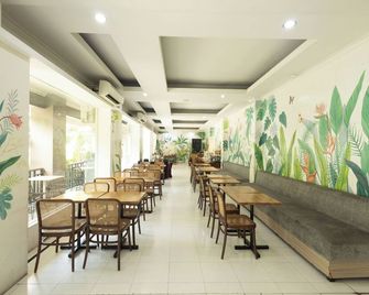 Front One Resort Yogyakarta - Yogyakarta - Restaurante