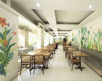 Front One Resort Yogyakarta - Yogyakarta - Restaurante