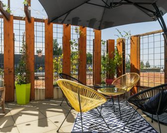 B&B HOTEL Metz Est Technopole Pôle Santé - Metz - Patio