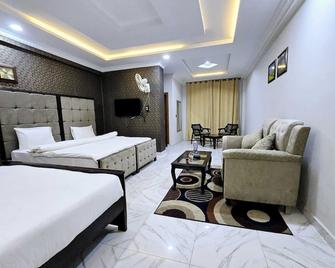 Grand Taj Hotel - Murree - Bedroom