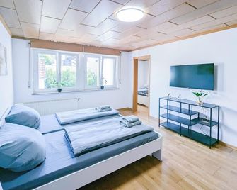 Alfa Stuttgart 3 Zimmer 6 Betten Apartment Zuffenhausen Porsche Bosch Bz Wlan Ebk Wm - Stuttgart - Chambre