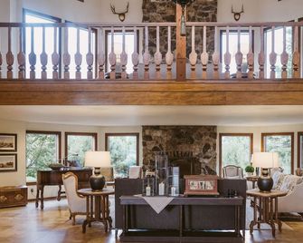 Enzian Inn - Leavenworth - Lobby