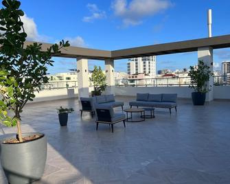 Comfortable one-bedroom apartment with full amenities - 聖多明各 - 陽台