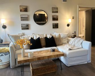 Beautiful ski in-ski out condo at Okemo Mountain - Ludlow - Soggiorno