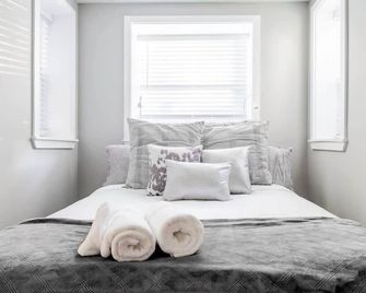 Centrally-Located Well-Decorated Solar-Powered - Washington - Camera da letto