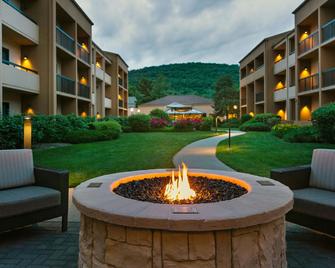 Courtyard by Marriott Mahwah - Mahwah - Patio