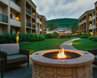 Courtyard by Marriott Mahwah - Mahwah - Patio