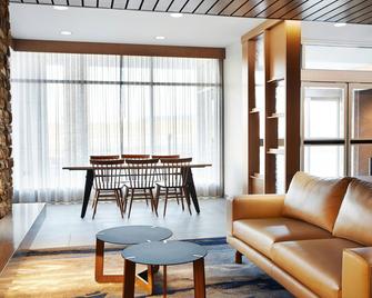 Fairfield Inn & Suites by Marriott Sheboygan - Sheboygan - Olohuone