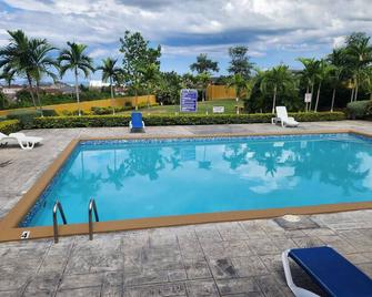 La Condea is a 3 bedroom 3 bathroom fully air conditioned villa. - Duncans