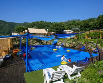Yangpyeong Why Glamping - Yangpyeong-gun - Piscina