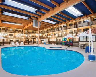 Red Lion Hotel Gillette - Gillette - Piscina