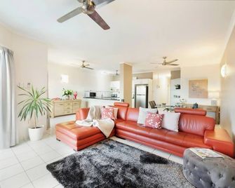 Arafura Abode - Oceanfront Stay with Stunning Views - Nightcliff - Sala de estar