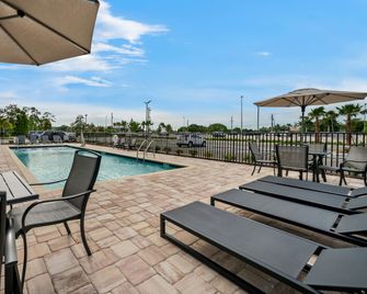 HomeTowne Studios by Red Roof Fort Myers - Fort Myers - Uima-allas