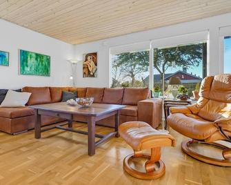 3 bedroom gorgeous home in Kalvehave - Kalvehave - Sala de estar
