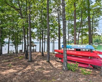 Walk to Lake Keowee Salem Townhome With - Salem
