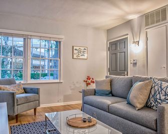 Cityscape Lodging - Burbank - Living room