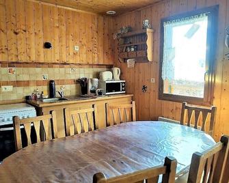 Chalet Classé 3 Étoiles par L'office du Tourisme du Jura, 6/8 Personnes - Moirans-en-Montagne - Comedor