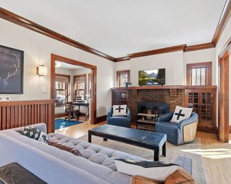Fulton Lodge - Edina