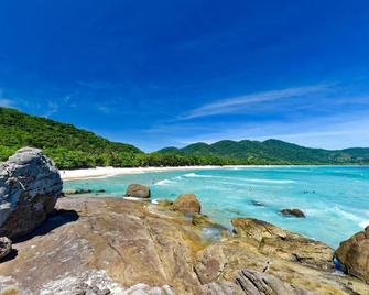 Lonier Praia Inn Flats - אנגרה דוס רייס - בריכה