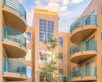 Resort with 2 bedrooms and AC in gorgeous San Diego - San Diego - Building