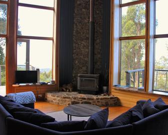 Peppermint Ridge Retreat - Woodbridge - Living room