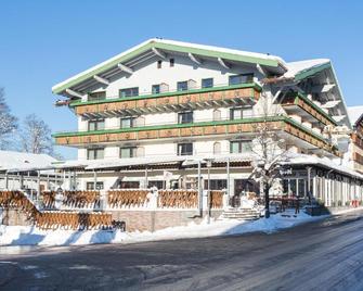 Haller's Posthotel - Riezlern - Building