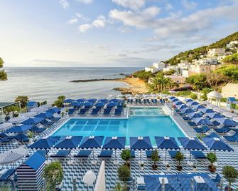 Hotel Mongibello Ibiza - סנטה אוולאריה דס ריו - בריכה