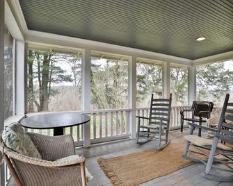 Gambier Country Boho Hot Tub & Tranquility - Gambier - Balcón