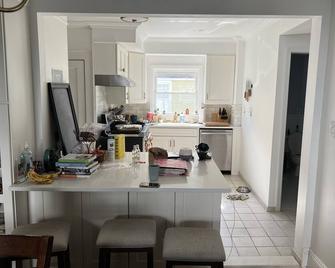 Charming historic home near NYC - Ridgewood - Kitchen