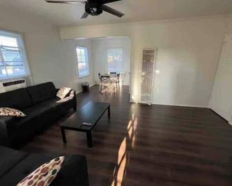 Affordable Quiet Private 1st Floor Inglewood 1BR and 1BA - Inglewood - Sala de estar