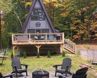 Newly Built A-Frame nestled in the woods - Saint Johnsbury - Patio