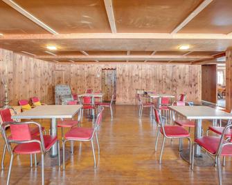 1 Mi to Lake Superior Cottage with Sauna and Rec Room - Calumet - Restaurant
