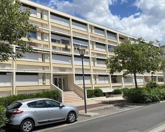 Cozy studio opposite the Thermal Baths with balcony - Balaruc-les-Bains - Building