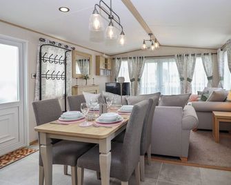 Dollys Delight, Family Friendly, Country Holiday Cottage In Pevensey - Pevensey - Dining room