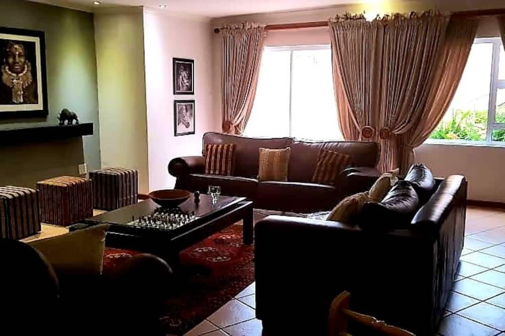 داميتشا بوتيك لودج - مبابان - غرفة معيشة