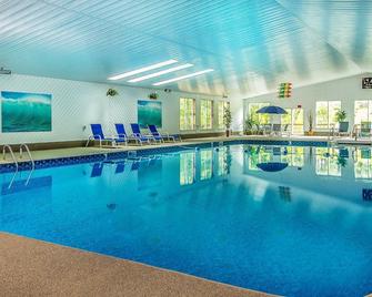 Even'tide Resort Motel & Cottages - Wellfleet - Pool