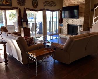 Lake Travis Waterfront - Outstanding Views, Boat Dock/Deep Water, Walk to Pool - Lakeway - Living room