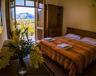 4 Stagioni - Falcone - Schlafzimmer