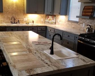 Big Oaks Lodge New Lodge! 3 Bedroom, 3 1/2 Baths, Full Kitchen And Laundry. - 그레나다 - 주방