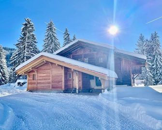 Chalet Montagnard Chaleureux Avec Poele, - Notre-Dame-de-Bellecombe - Bâtiment