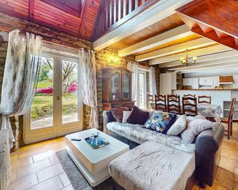 Gorgeous Home In Le Faouët With Wifi - Le Faouët - Living room