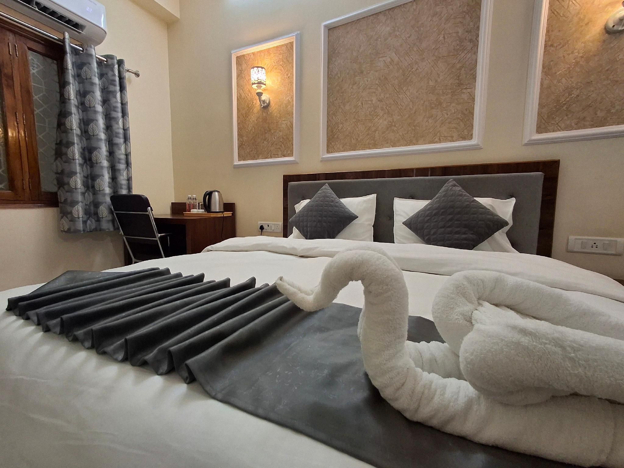 Shri Niwaas Guest House - فاراناسي - غرفة نوم