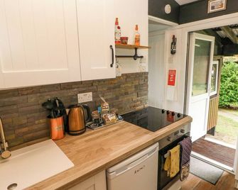 Doirewood - Newcastle Emlyn - Kitchen